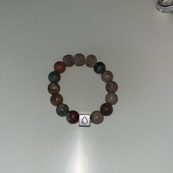 Like New | Essential Charm Good Impressions Bracelet!! - Picture 4 of 6